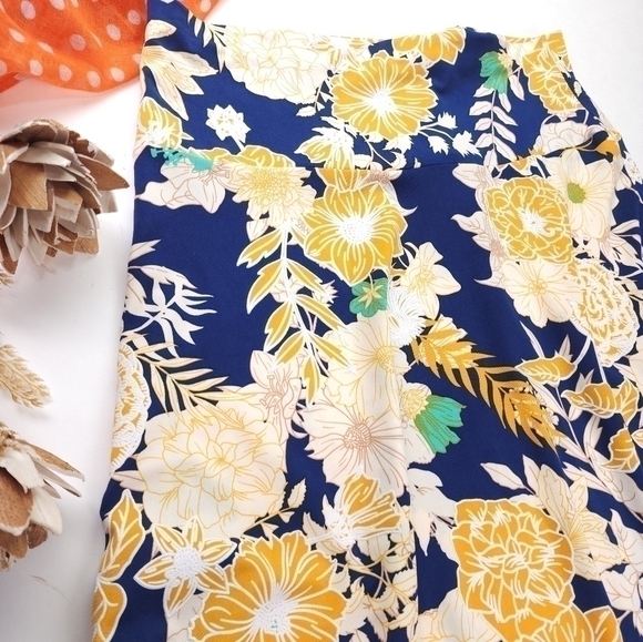 Elisabeth & Nicole Blue Yellow White Floral Skirt Sz L - Picture 6 of 9